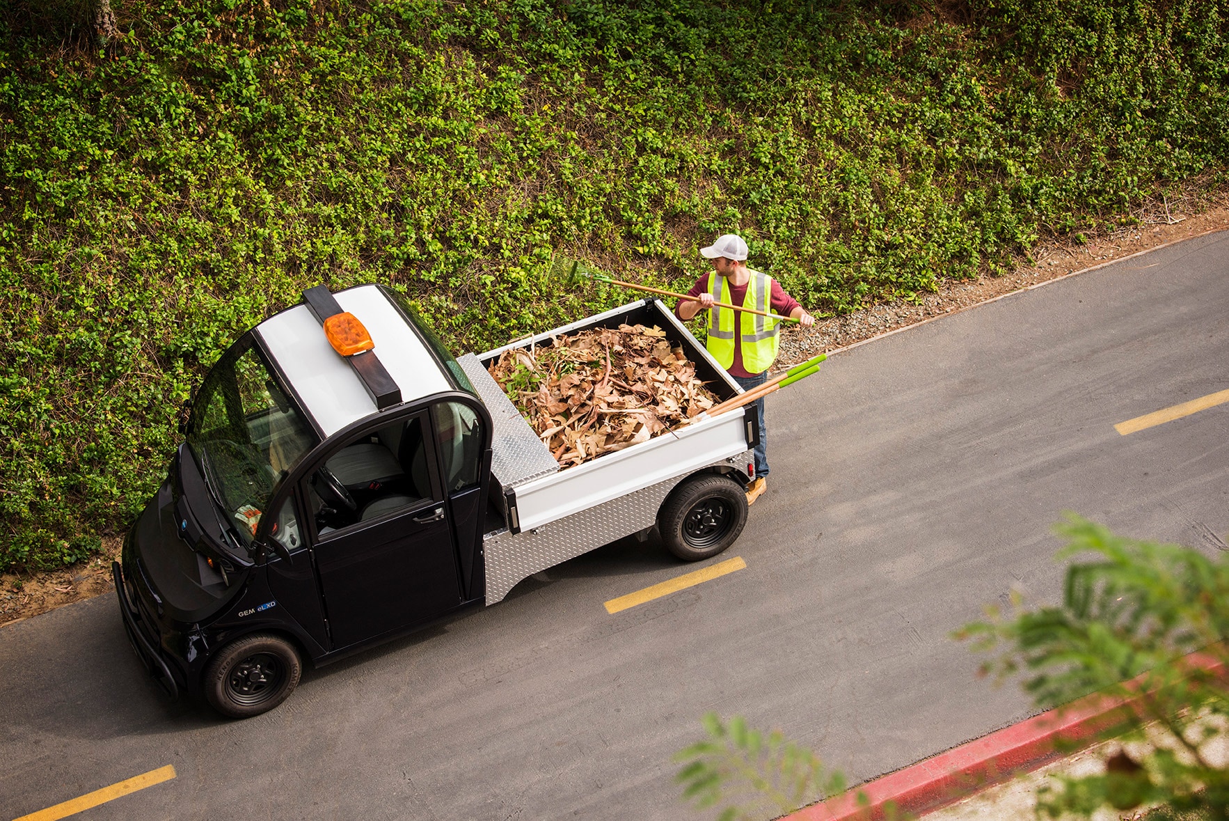 Rival any truck or cargo van with GEM eL XD. Up to 1,400 lbs of payload and 1,250 lbs of towing.