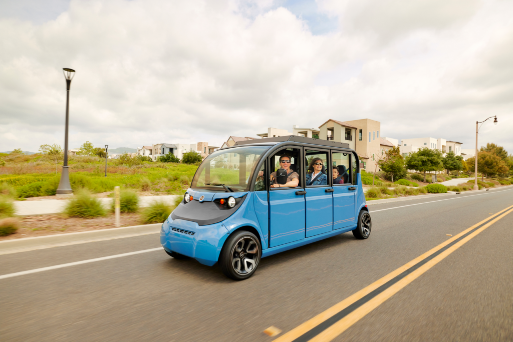 electric shuttle with 6 seats